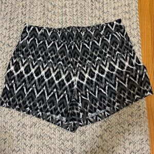 Spanx pull on patterned shorts